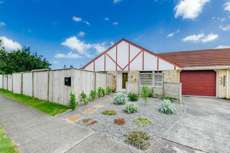 Photo of property in 15 Rewarewa Crescent, Waikanae, 5036
