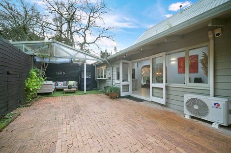 Photo of property in 1/22 Rangatira Road, Birkenhead, Auckland, 0626