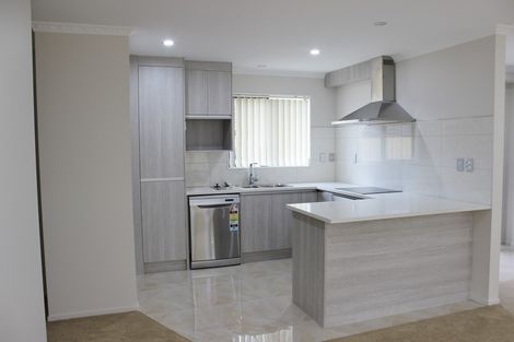 Photo of property in 52a Churchill Avenue, Manurewa, Auckland, 2102