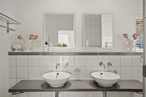 Photo of property in 14 Sunrise Bay Drive, Wanaka, 9305