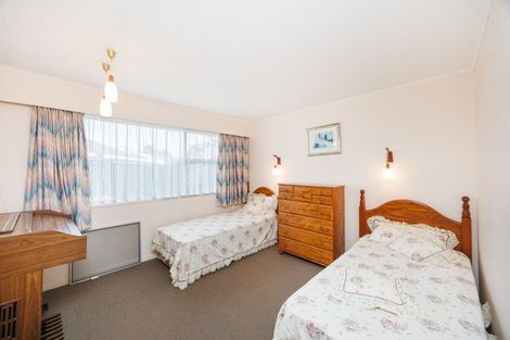 Photo of property in 18 Westhaven Grove, Takaro, Palmerston North, 4412
