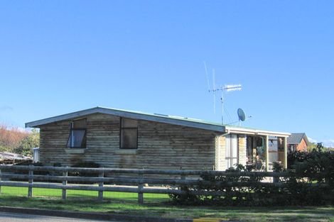 Photo of property in 17 Te Rauparaha Street, Otaki, 5512
