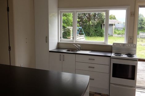 Photo of property in 8 Mahoe Street, Otaki Beach, Otaki, 5512