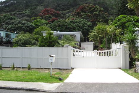 Photo of property in 20 Domain Crescent, Muriwai, Waimauku, 0881