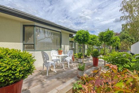 Photo of property in 18 Winston Avenue, Hokowhitu, Palmerston North, 4410