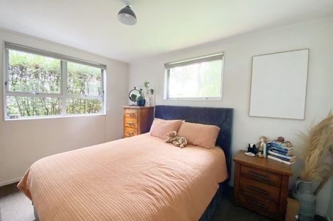 Photo of property in 10 Eastglen Road, Glen Eden, Auckland, 0602