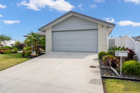 Photo of property in 104 Kaurinui Crescent, One Tree Point, 0118