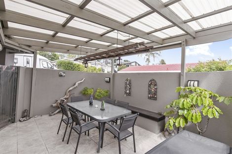 Photo of property in 8 Carl Place, Unsworth Heights, Auckland, 0632