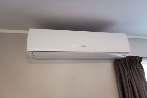 Photo of property in 1 Marbella Drive, Massey, Auckland, 0614