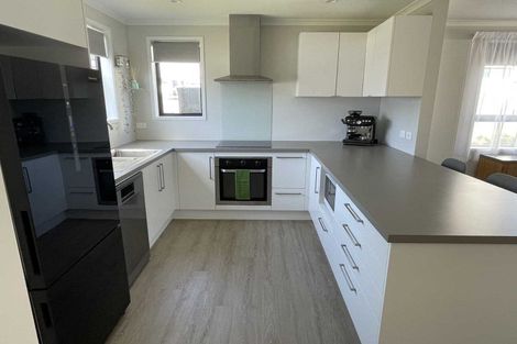 Photo of property in 31 Discovery Place, Marfell, New Plymouth, 4310