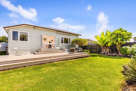 Photo of property in 1/5 Kotuku Street, Te Atatu Peninsula, Auckland, 0610