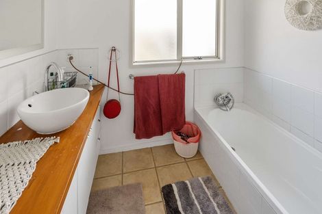 Photo of property in 1 Vanderbilt Place, Welcome Bay, Tauranga, 3112