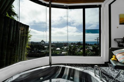 Photo of property in 5 Weston Street, Moturoa, New Plymouth, 4310