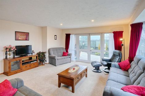 Photo of property in 7 Fieldmoor Place, Parklands, Christchurch, 8083