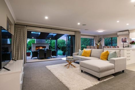 Photo of property in 2 Birchwood Grove, Greenhithe, Auckland, 0632
