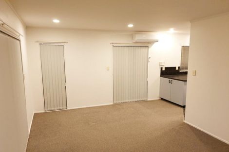 Photo of property in 1/64 Hogans Road, Glenfield, Auckland, 0629