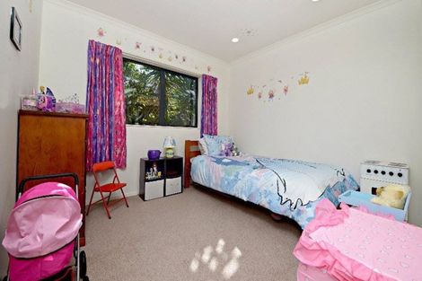 Photo of property in 16 Carisbrook Crescent, Papakura, 2110