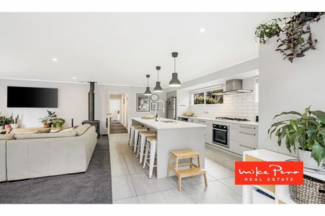 Photo of property in 2/33 Konini Road, Titirangi, Auckland, 0604