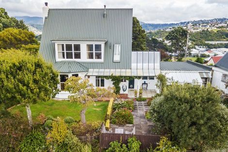 Photo of property in 51 Awa Road, Karaka Bays, Wellington, 6022