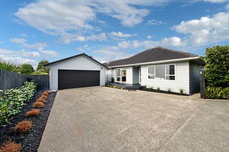 Photo of property in 50a Godley Road, Green Bay, Auckland, 0604