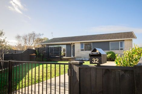 Photo of property in 32 Palliser Place, Milson, Palmerston North, 4414