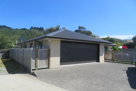 Photo of property in 27a Compton Crescent, Taita, Lower Hutt, 5011