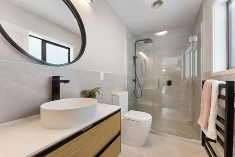Photo of property in 30 Meadowvale Avenue, Forrest Hill, Auckland, 0620