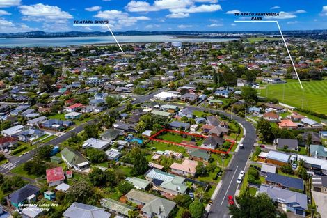 Photo of property in 18 Ward Crescent, Te Atatu Peninsula, Auckland, 0610