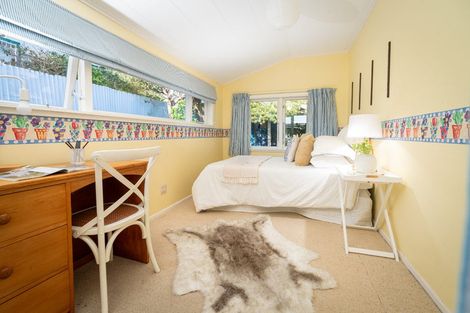 Photo of property in 72 Wellington Road, Paekakariki, 5034