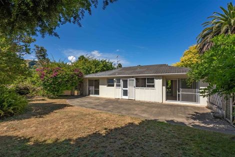 Photo of property in 30 Fleetwood Grove, Waikanae, 5036
