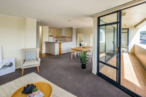 Photo of property in 17 Kent Terrace - Kent Apartments, 7e/16 Kent Terrace, Mount Victoria, Wellington, 6011