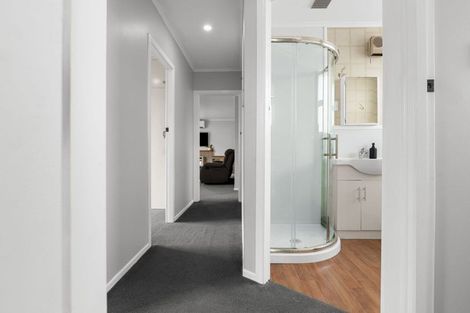 Photo of property in 21 Rhonda Avenue, Deanwell, Hamilton, 3206