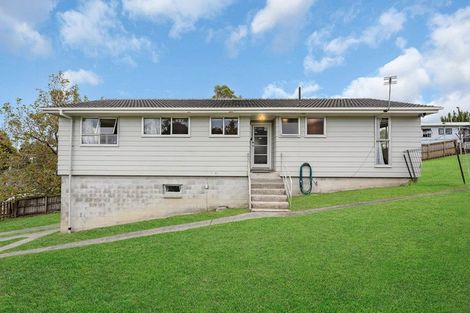 Photo of property in 51 Cedar Heights Avenue, Massey, Auckland, 0614