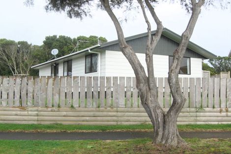 Photo of property in 5 Mace Street, Waitara, 4320