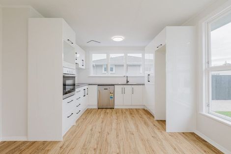 Photo of property in 60 Ellesmere Crescent, Highbury, Palmerston North, 4412