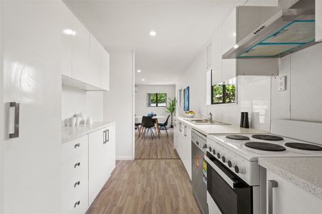 Photo of property in 2/24 Edinburgh Avenue, Rosehill, Papakura, 2113