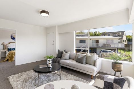 Photo of property in 4/178 Chivalry Road, Glenfield, Auckland, 0629