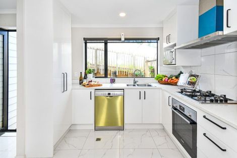 Photo of property in 27a Poruru Close, Papakura, 2110