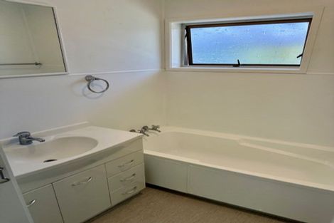 Photo of property in 2/23 Waitemata Road, Hauraki, Auckland, 0622