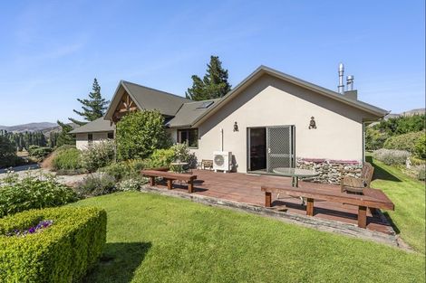 Photo of property in 117 Riverbank Road, Wanaka, 9382