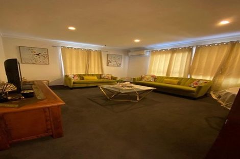 Photo of property in 33 Birdwood Avenue, Papatoetoe, Auckland, 2025