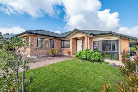 Photo of property in 24 Nimstedt Avenue, Oteha, Auckland, 0632