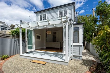 Photo of property in 11 Shelbourne Street, Nelson, 7010