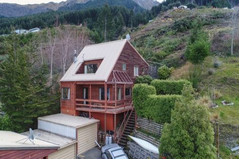 Photo of property in 60b Wynyard Crescent, Fernhill, Queenstown, 9300
