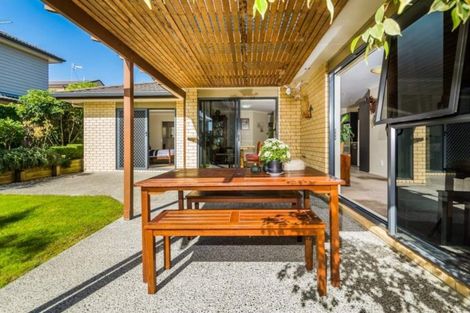 Photo of property in 8 Spring Valley Place, Oteha, Auckland, 0632