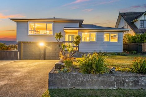 Photo of property in 7 James Cook Drive, Whitby, Porirua, 5024
