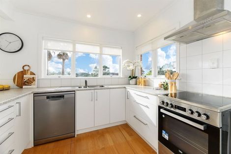 Photo of property in 1/5 Whitby Crescent, Mairangi Bay, Auckland, 0630