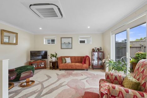 Photo of property in 48 Wallace Place, Westown, New Plymouth, 4310