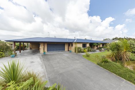 Photo of property in 57 Waicola Drive, Fitzherbert, Palmerston North, 4471