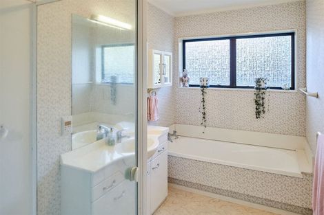 Photo of property in 10 Nikau Street, Eastbourne, Lower Hutt, 5013